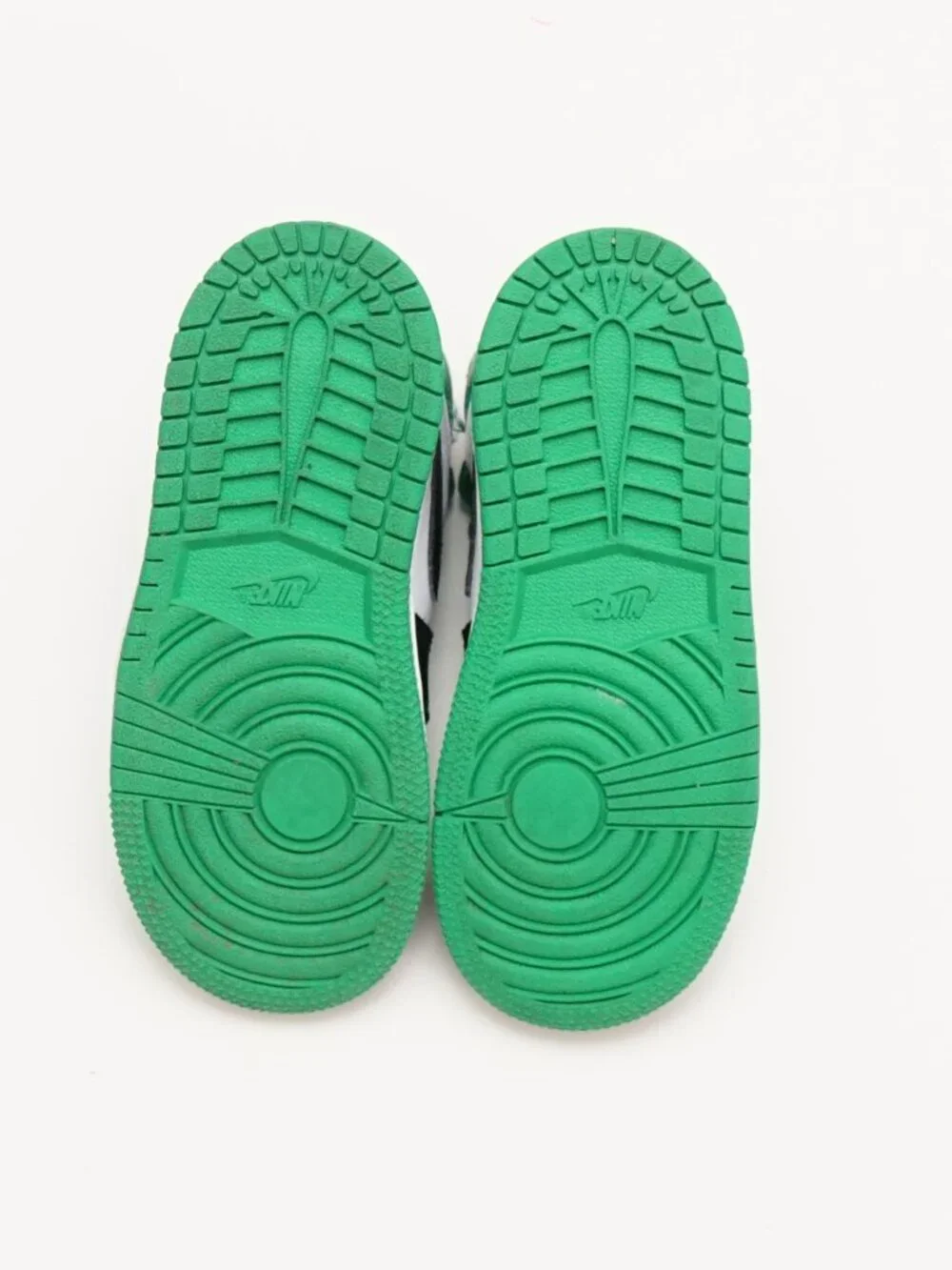 Air Jordan 1 Retro OG High Lucky Green - Size 9C